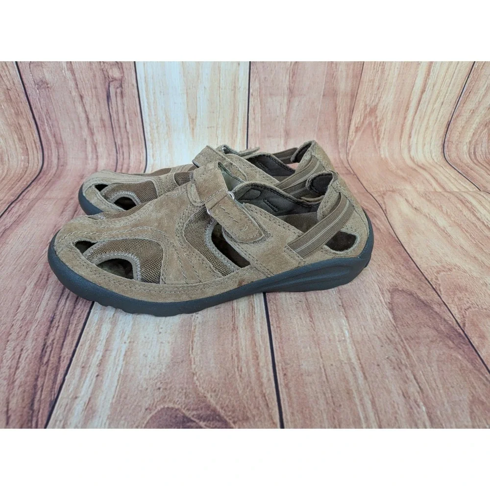 Cobbie Cuddlers Tan Suede Leather Closed Toe Sandals Womens 7W 40380